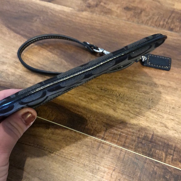 Coach black signature C wristlet - Picture 3 of 8